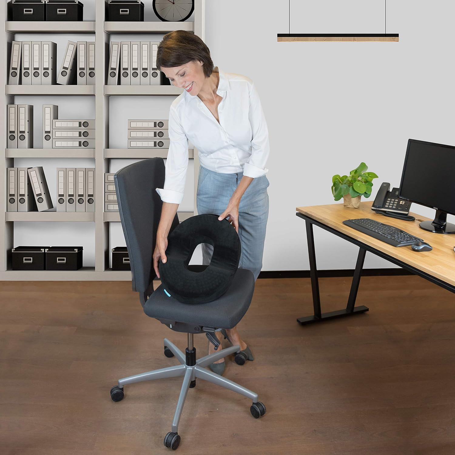 Bonmedico Sitzkissen Orthopädisch - Bürostuhl, Auto, Rollstuhl Sitzring - Kühlende Gel-Schicht - Bequemes Hämorrhoiden & Steißbeinkissen - Wichtelgeschenk - Wellness Schwarz Normal